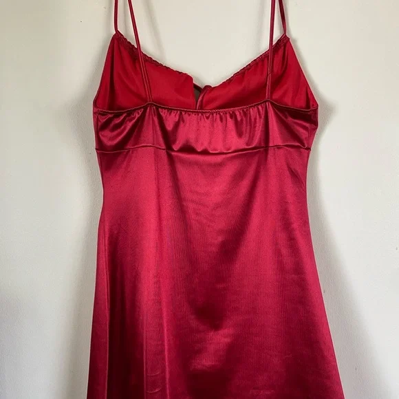 Deep red satin dress - Picture 4 of 6